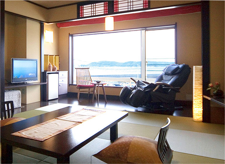 Japanese-Style Room with a Heavenly Shower